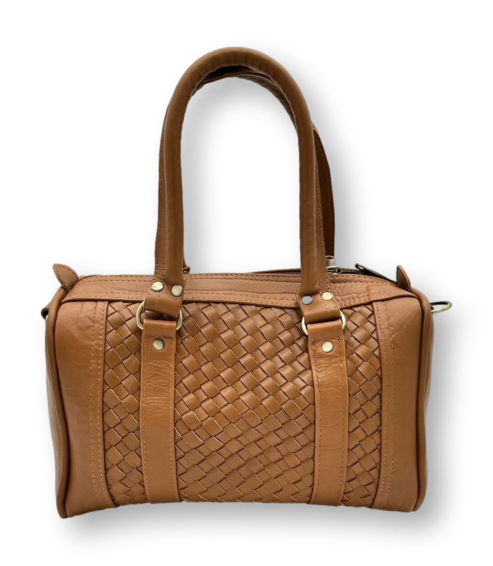 Handgewebte Handtasche aus Leder mit cognac farbenen Lederhenkeln und Lederüberschlag mit Quaste