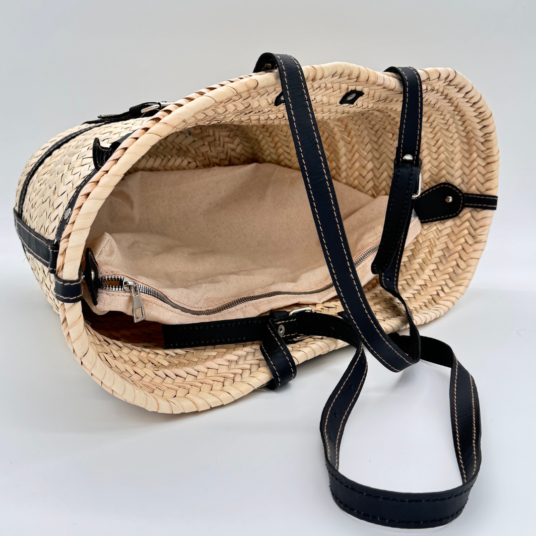Handgewebten Strohtasche mit schwarzen Lederhenkeln, innen gefüttert mit Canvas-Stoff und Reißverschlusstasche