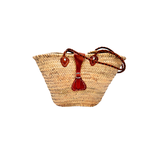 Handgewebte Strohtasche aus Palmstroh mit braunem Lederüberschlag und geflochtenem Lederhenkel