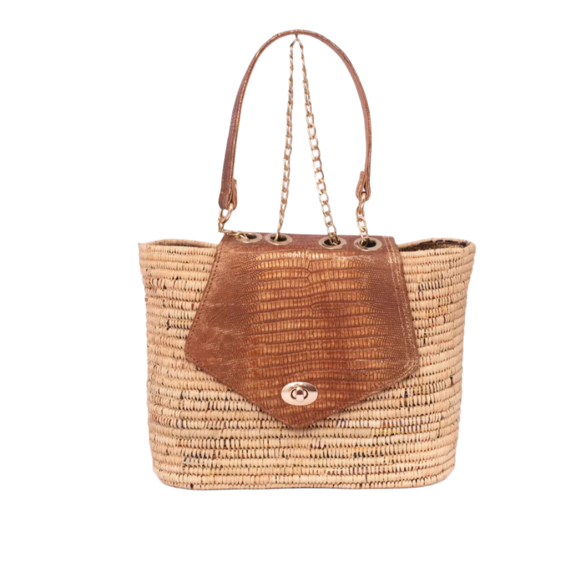 Handgewebte Basttasche aus Rafia-Korb mit brauner, strukturierter Lederklappe und goldener Kette als Tragegriff